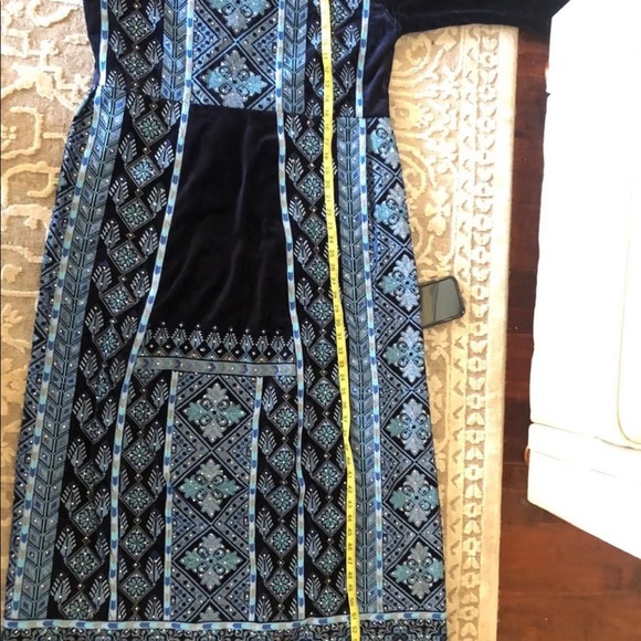 Blue Velvet Palestinian Thobe - Picture 12 of 13